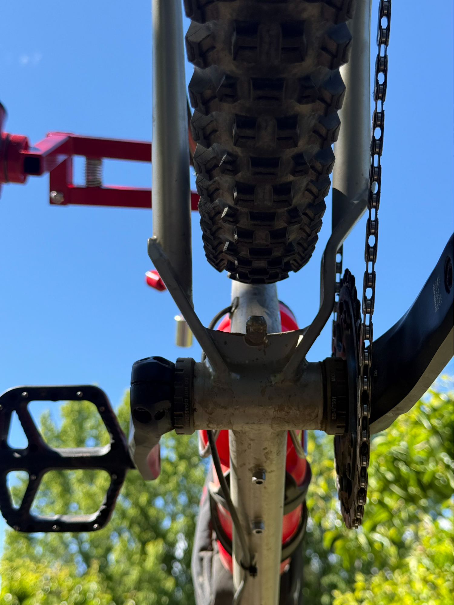 Clearance with a 2.5" Schwalbe Fat Albert. Production bikes may have slightly increased clearance due to design tweaks in the dad yoke.