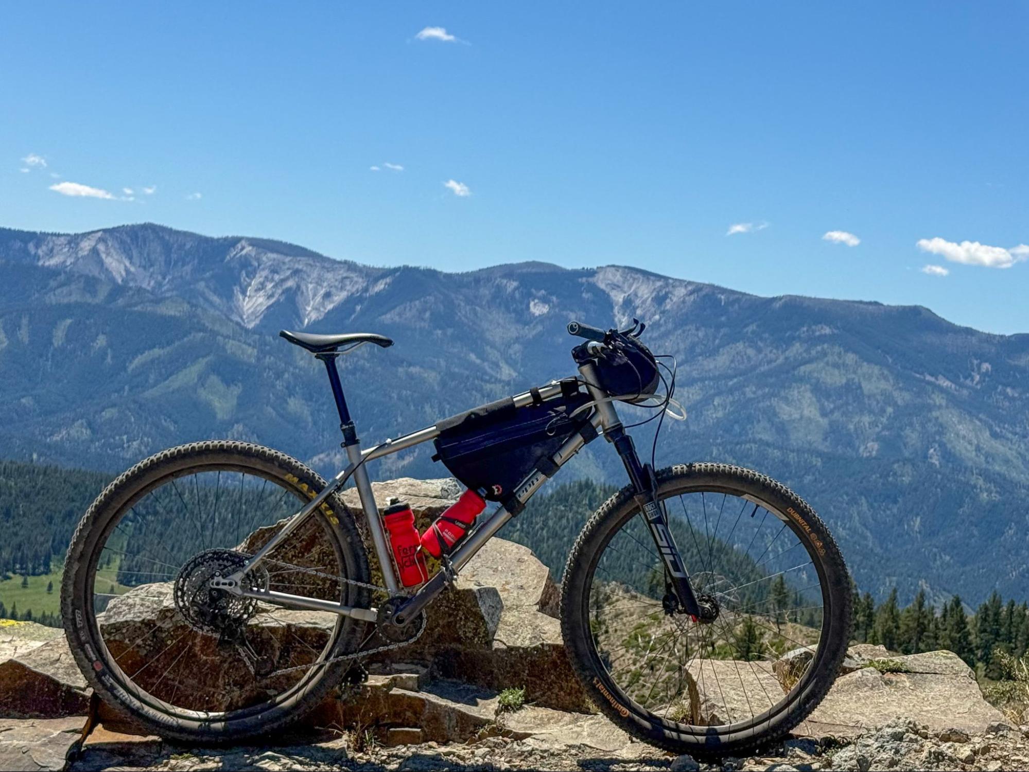 Alex's NFZ setup for a day ride with Revelate Cross framebag (containing a water bladder and tools) and Swift Burrito handlebar bag (containing snacks).