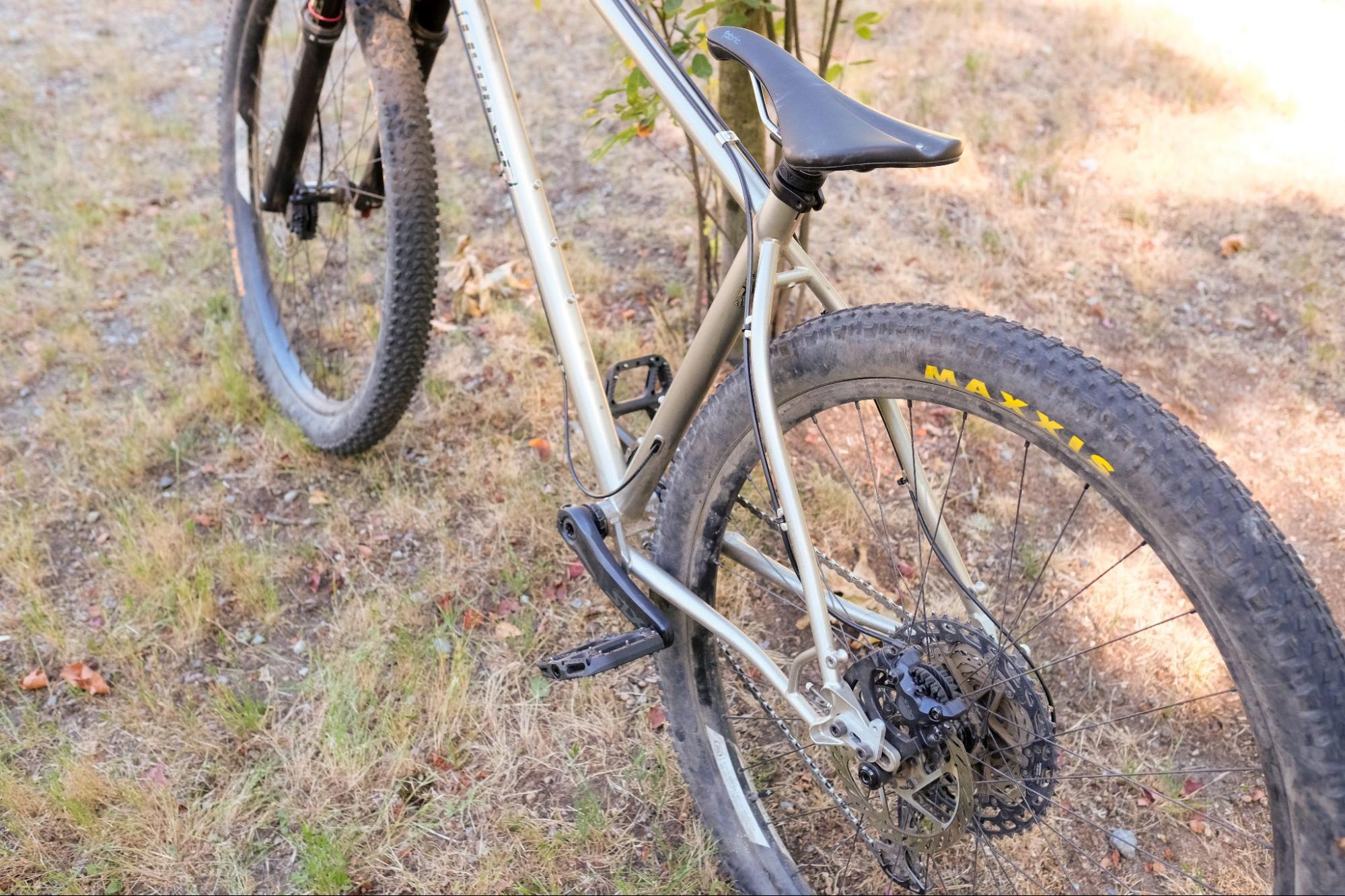 Dropper port low on the seat tube and a 175mm dropper on Alex's bike. Bent seat and chainstays for foot and tire clearance.
